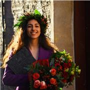 Diplomata al Liceo Linguistico Leonardo da Vinci, Jesi (AN), può contare su una conoscenza avanzata di inglese e spagnolo e dà disponibilità per un aiuto anche in altre materie umanistiche